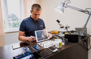 Ремонт айфон при вас, в уютном офисе.