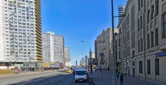 До метро можно дойти пешком.