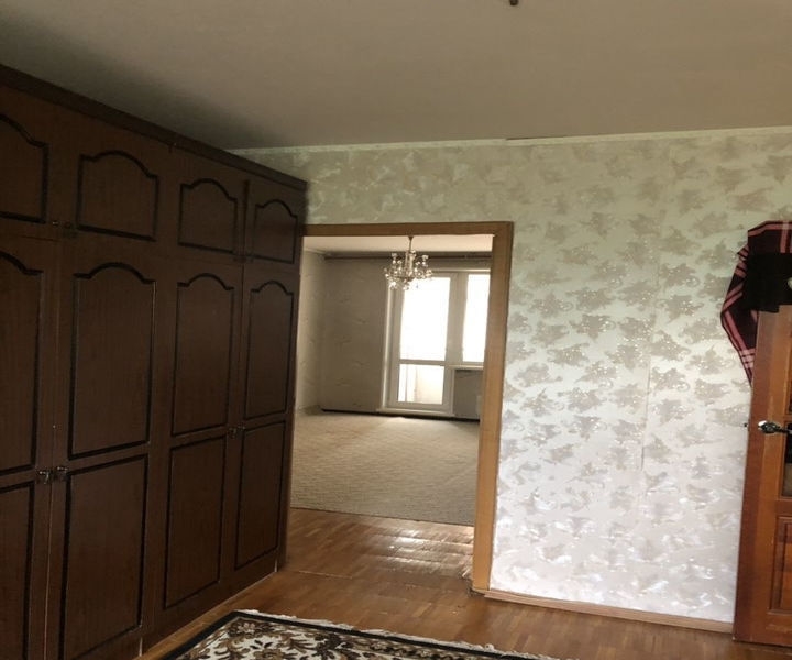 Продается 3-комнатная квартира в хорошем благоустроенном районе.