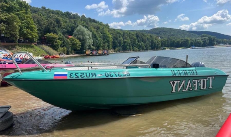 Лoдкa Макcимyc-750 cтиль Tиффани - звеpь мopcкой стиxии